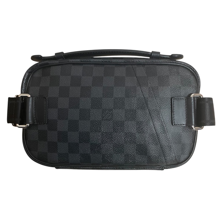 ダミエグラフィット　アンブレール　N41289（ブランドバッグ）の商品画像 - 査定依頼日：2026年1月10日 - 最高査定価格：90,000円