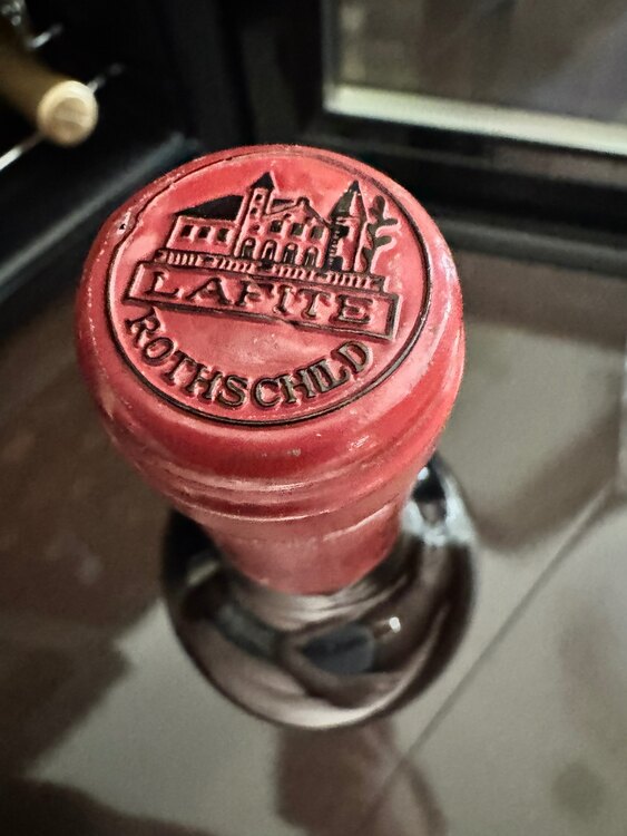 ワイン シャトーラフィットロートシルト （お酒）の商品画像 - 査定依頼日：2025年4月27日 - 最高査定価格：180,000円