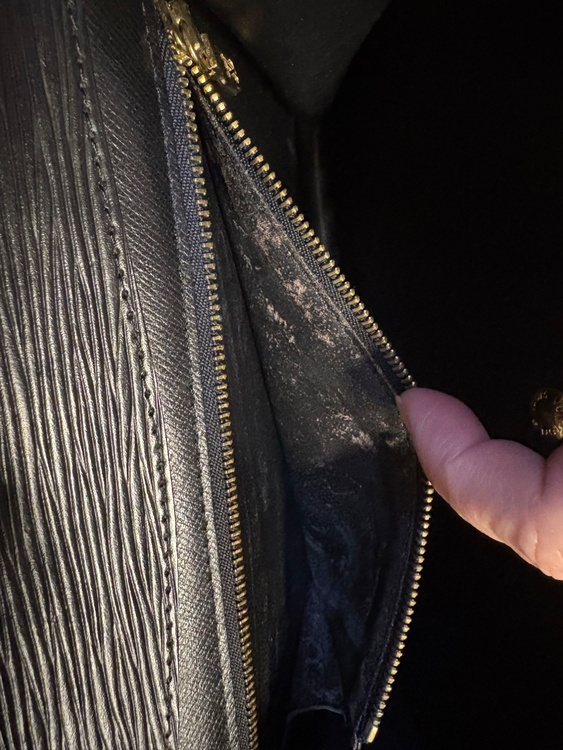 ルイヴィトン エピ （ブランドバッグ）の商品画像 - 査定依頼日：2026年2月22日 - 最高査定価格：12,000円