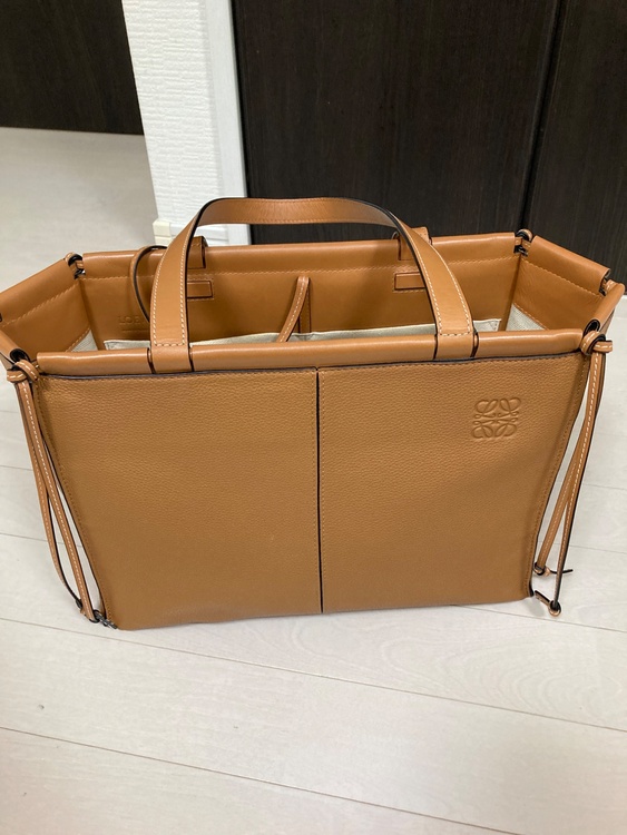 ロエベ　クッショントート（ブランドバッグ）の商品画像 - 査定依頼日：2026年3月4日 - 最高査定価格：52,000円