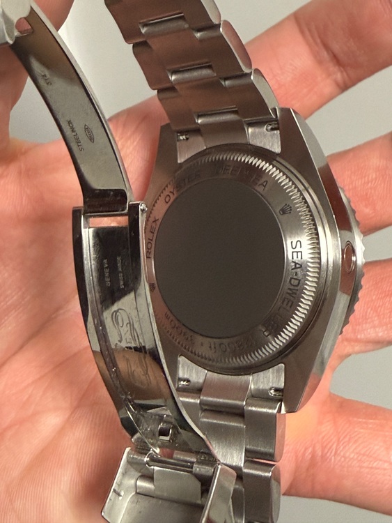 シードゥエラー・ディープシー（Ref.126660）（高級時計）の商品画像 - 査定依頼日：2025年7月18日 - 最高査定価格：1,800,000円