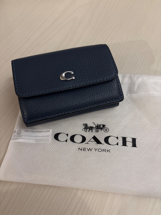 ミニ トライフォールド ウォレット（ブランド財布・小物）の商品画像 - 査定依頼日：2025年9月27日 - 最高査定価格：2,500円