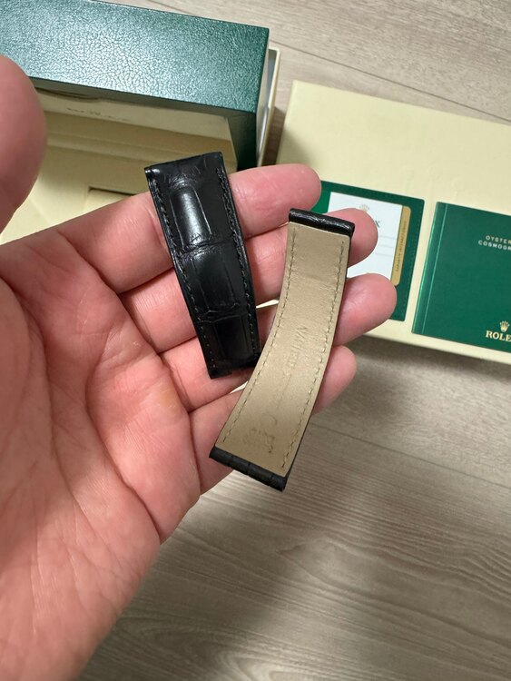 ロレックス デイトナ 116515ln かわべる（高級時計）の商品画像 - 査定依頼日：2025年1月8日 - 最高査定価格：5,080,000円