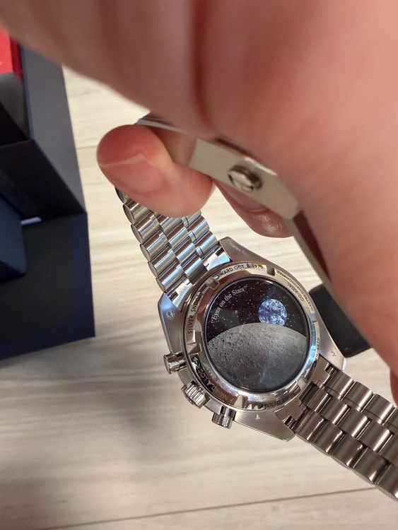 シルバー スヌーピーアワー﻿ド SPEEDMASTE﻿R 記念モデ﻿ル（高級時計）の商品画像 - 査定依頼日：2026年5月13日 - 最高査定価格：2,500,000円
