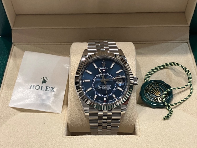 スカイドゥエラー ブライトブルー ジュビリーブレス（高級時計）の商品画像 - 査定依頼日：2025年6月14日 - 最高査定価格：3,650,000円