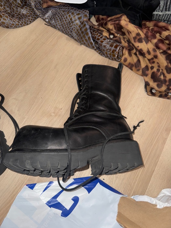 バレンシアガ  （ブランドバッグ）の商品画像 - 査定依頼日：2025年11月23日 - 最高査定価格：28,000円