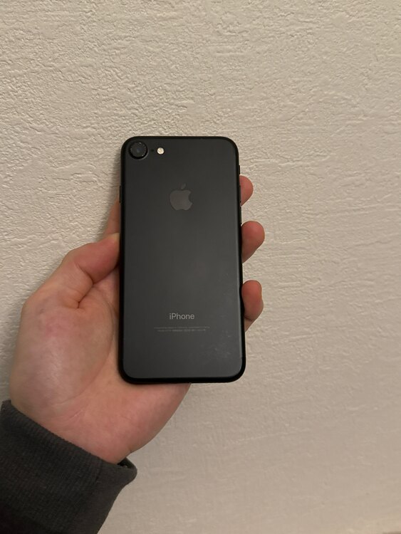 iPhone7 32GB ブラック（スマホ）の商品画像 - 査定依頼日：2025年2月4日 - 最高査定価格：4,000円