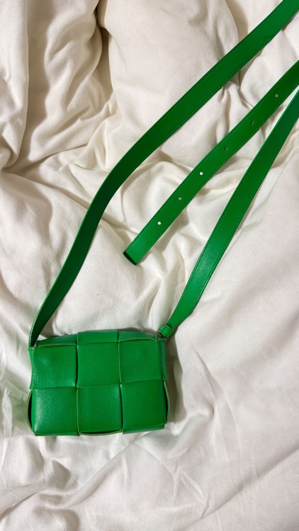 ボッテガヴェネタ ミニカバン（ブランドバッグ）の商品画像 - 査定依頼日：2026年3月29日 - 最高査定価格：55,000円