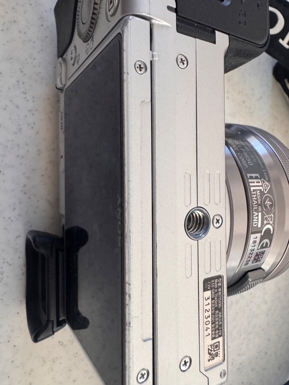 α6400ダブルズームレンズキット（カメラ）の商品画像 - 査定依頼日：2026年4月3日 - 最高査定価格：80,000円