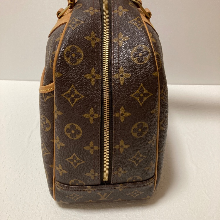 ドーヴィル（ブランドバッグ）の商品画像 - 査定依頼日：2025年11月30日 - 最高査定価格：68,000円