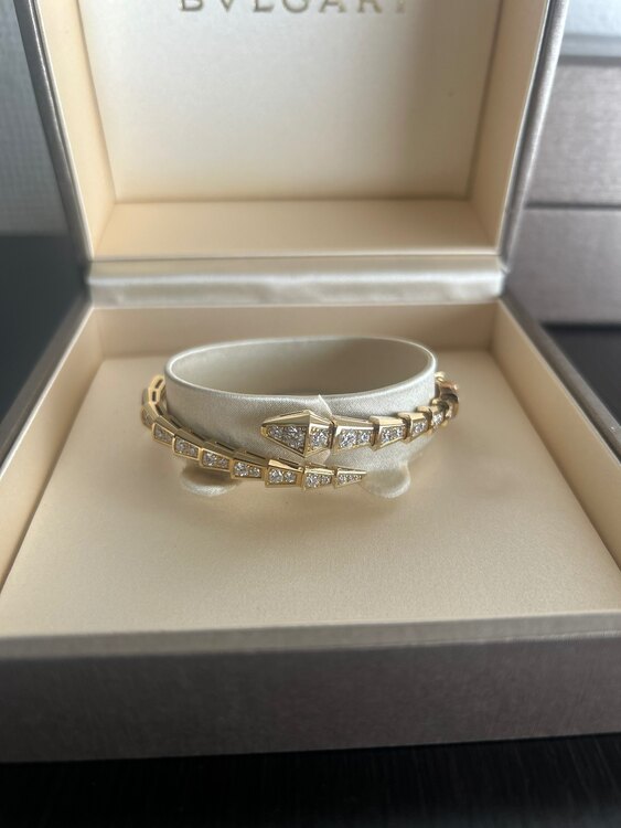 ブルガリ セルペンティ （高級時計）の商品画像 - 査定依頼日：2025年5月30日 - 最高査定価格：3,200,000円