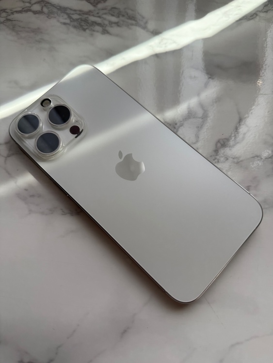 iPhone iPhone 15 Pro Max 1TB SIMフリー（スマホ）の商品画像 - 査定依頼日：2026年7月27日 - 最高査定価格：70,000円