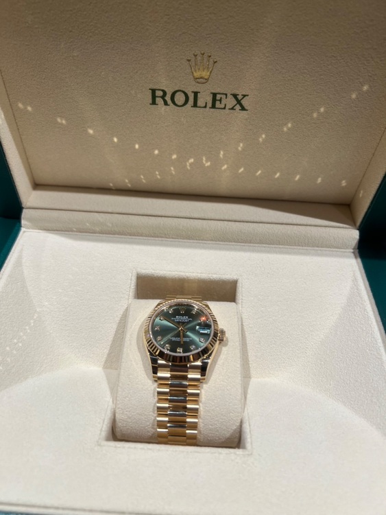 レディデイトジャスト31イエローゴールドグリーン文字盤10Pダイヤ（高級時計）の商品画像 - 査定依頼日：2025年6月8日 - 最高査定価格：4,800,000円