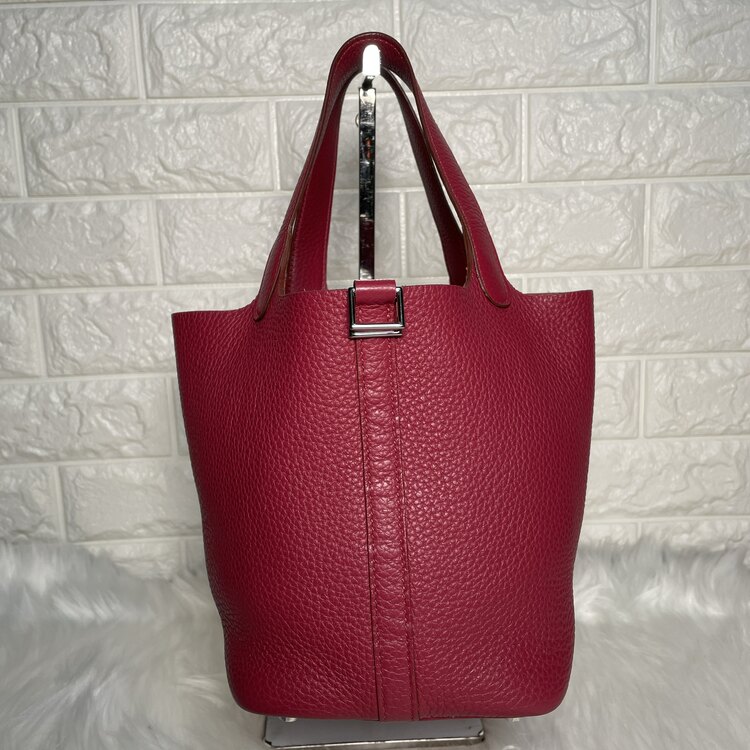 エルメス ピコタンロックＰＭ トリヨンクレマンス ルビー T刻印（ブランドバッグ）の商品画像 - 査定依頼日：2025年1月7日 - 最高査定価格：230,000円