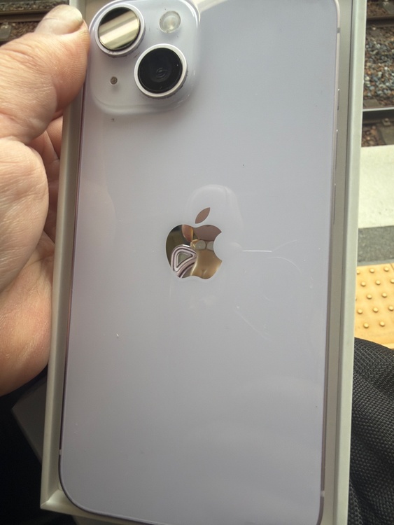 iPhone iPhone 14 256GB au（スマホ）の商品画像 - 査定依頼日：2026年7月7日 - 最高査定価格：51,000円