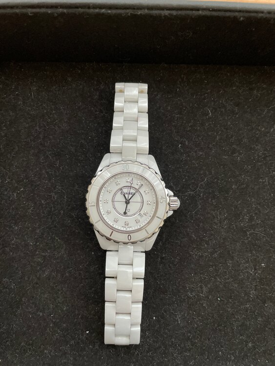 シャネルj12.12Pダイヤセラミック（高級時計）の商品画像 - 査定依頼日：2025年3月6日 - 最高査定価格：350,000円