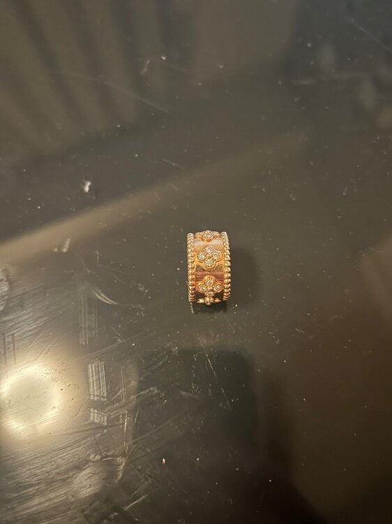 ヴァンクリーフペルレ（金・貴金属）の商品画像 - 査定依頼日：2024年2月9日 - 最高査定価格：990,000円