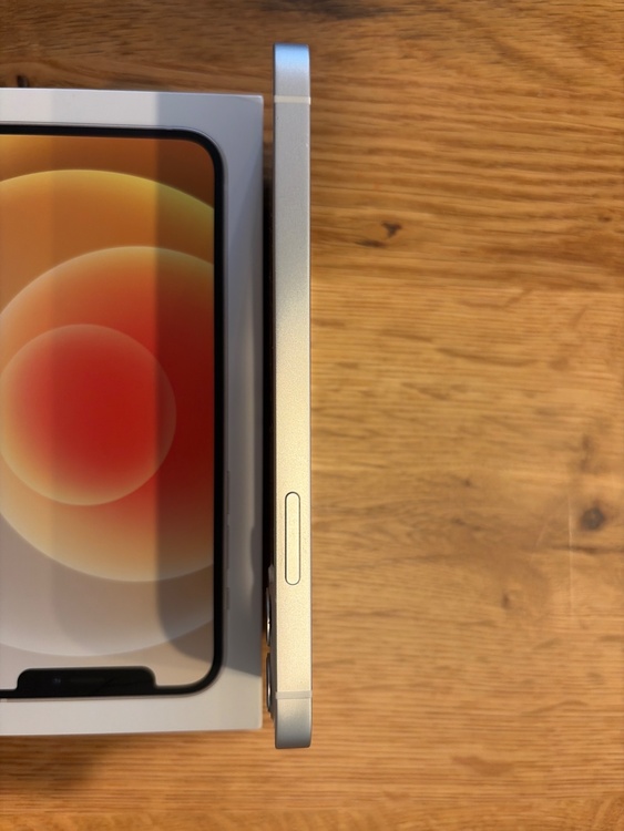 iPhone iPhone 12 256GB SIMフリー（スマホ）の商品画像 - 査定依頼日：2026年7月15日 - 最高査定価格：35,000円