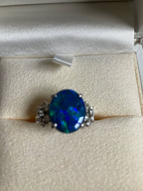 田崎真珠のオパールの指輪（宝石）の商品画像 - 査定依頼日：2024年2月29日 - 最高査定価格：300,000円