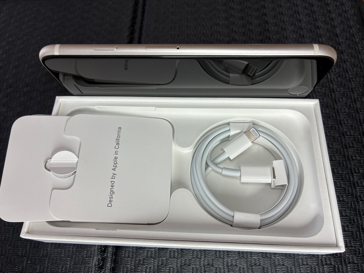 iPhoneSE第3世代64GBスターライト（スマホ）の商品画像 - 査定依頼日：2026年4月17日 - 最高査定価格：20,000円