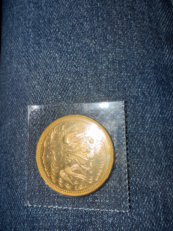 天皇陛下御在位60年記念 10万円金貨61年（金・貴金属）の商品画像 - 査定依頼日：2026年5月11日 - 最高査定価格：100,000円