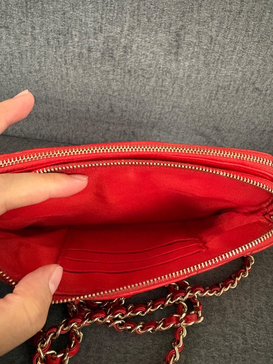 チェーンウォレット ラムスキン マトラッセ レッド（ブランドバッグ）の商品画像 - 査定依頼日：2026年7月16日 - 最高査定価格：130,000円