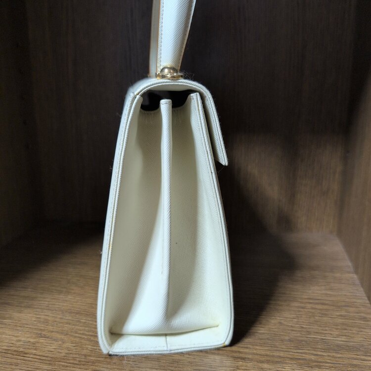 Ferragamo　ハンドバッグ（ブランドバッグ）の商品画像 - 査定依頼日：2026年2月11日 - 最高査定価格：13,000円