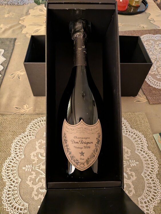 シャンパン ドン・ペリニヨン（お酒）の商品画像 - 査定依頼日：2026年9月3日 - 最高査定価格：18,000円