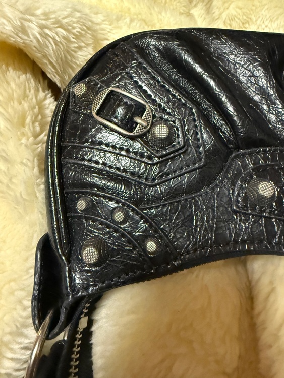 バレンシアガ  （ブランドバッグ）の商品画像 - 査定依頼日：2025年12月16日 - 最高査定価格：65,000円