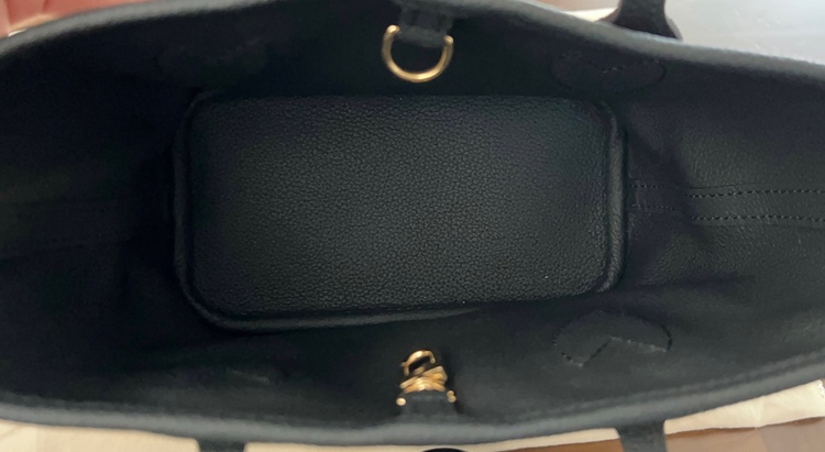 インサイドアウトBB M12099（ブランドバッグ）の商品画像 - 査定依頼日：2026年2月17日 - 最高査定価格：290,000円