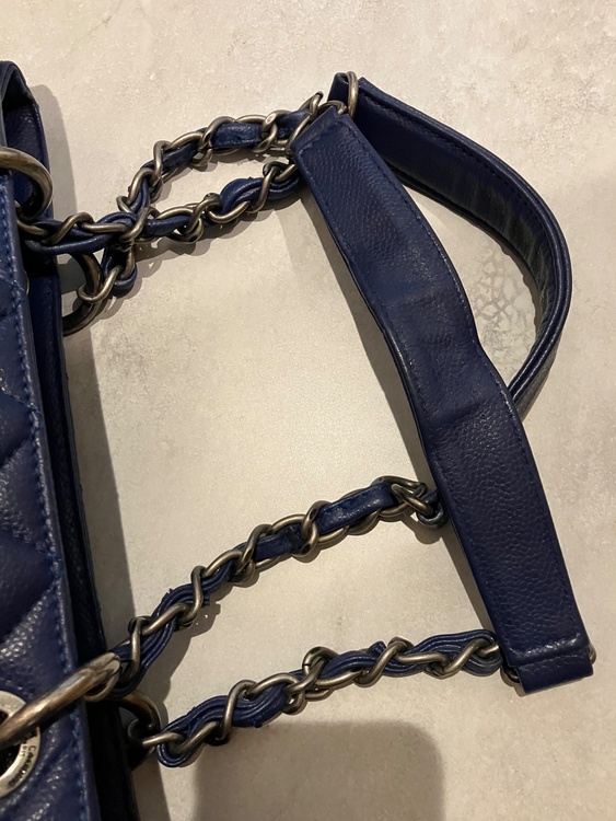 GSTトート　ネイビー　キャビアスキン（ブランドバッグ）の商品画像 - 査定依頼日：2026年3月5日 - 最高査定価格：240,000円