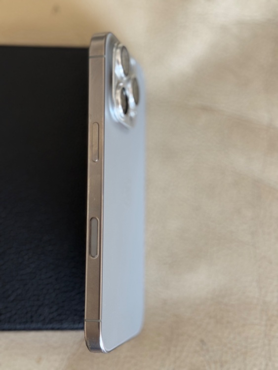 iPhone 16 Pro 256GB SIMフリー（スマホ）の商品画像 - 査定依頼日：2026年2月6日 - 最高査定価格：116,000円