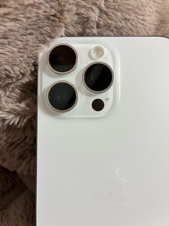 iPhone 16 Pro Max 256GB SIMフリー（スマホ）の商品画像 - 査定依頼日：2026年2月2日 - 最高査定価格：127,000円