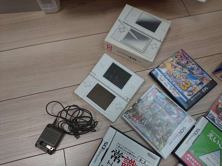 任天堂new DS3DS LL 1台 DS lite 1台 ゲームソフト8本（ゲーム機本体・ゲームソフト）の商品画像 - 査定依頼日：2022年11月17日 - 最高査定価格：17,380円