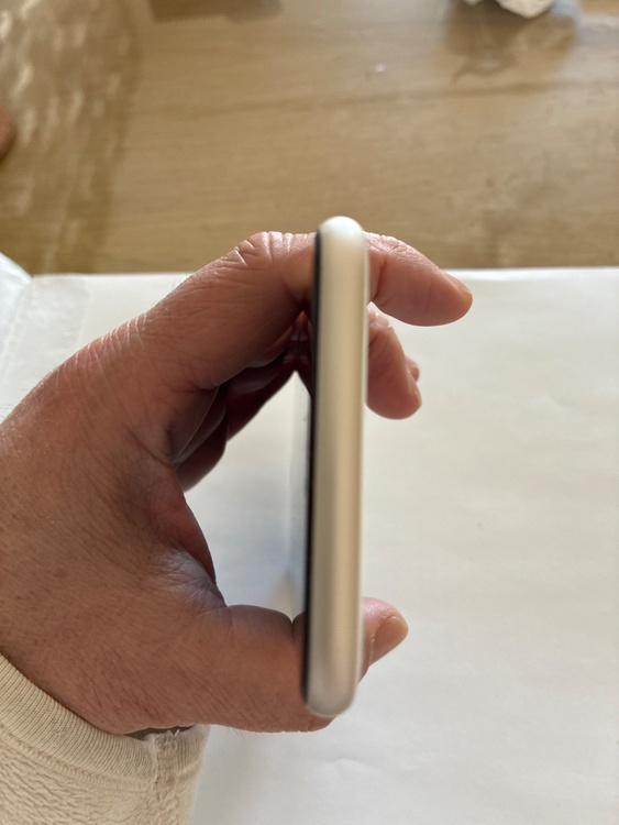 iPhone SE (第 3 世代) 64GB Softbank（スマホ）の商品画像 - 査定依頼日：2026年1月25日 - 最高査定価格：20,000円