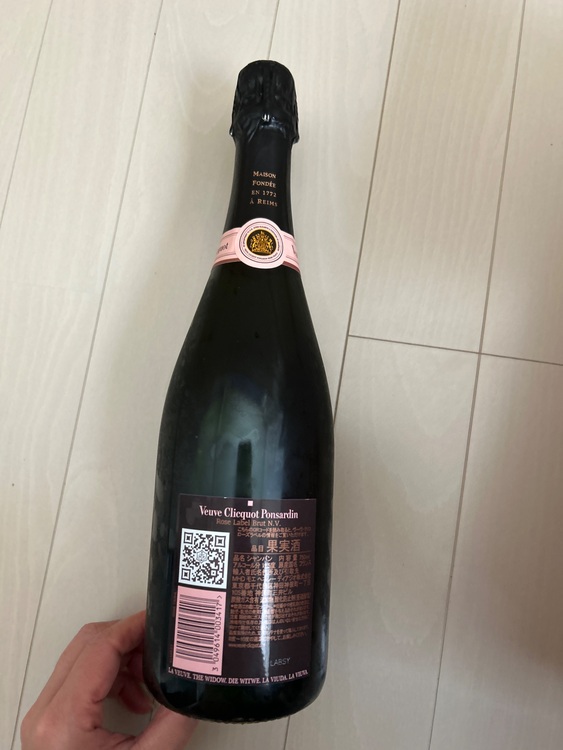 シャンパン ヴーヴ・クリコ （お酒）の商品画像 - 査定依頼日：2025年8月30日 - 最高査定価格：4,000円