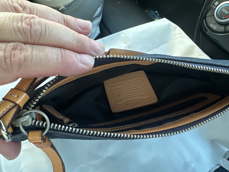 プラダ  （ブランドバッグ）の商品画像 - 査定依頼日：2025年8月3日 - 最高査定価格：12,000円