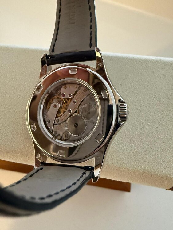 パテックフィリップ カラトラバ 5134G-00（高級時計）の商品画像 - 査定依頼日：2025年4月28日 - 最高査定価格：2,150,000円