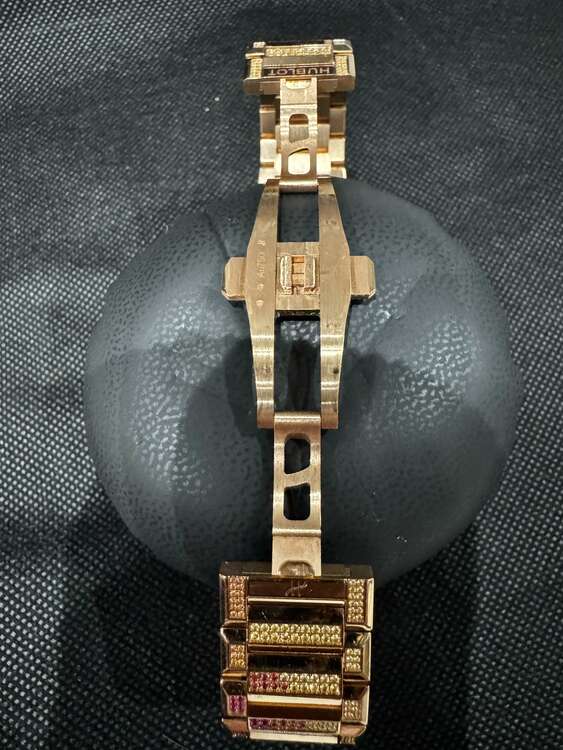 ウブロ ビックバン 451．OX.1180.OX.3999（高級時計）の商品画像 - 査定依頼日：2025年4月22日 - 最高査定価格：8,000,000円