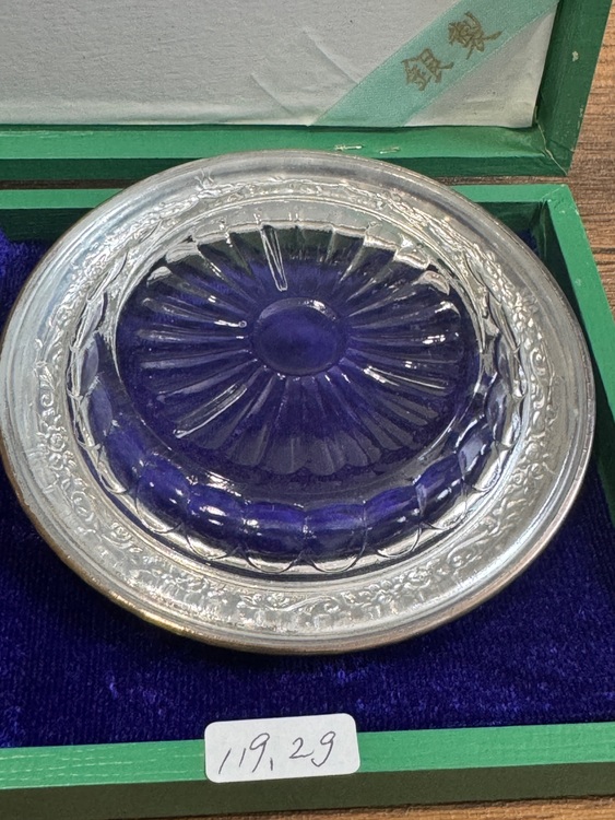 銀製品小物入れ　ガラス+銀（金・貴金属）の商品画像 - 査定依頼日：2025年8月6日 - 最高査定価格：9,000円