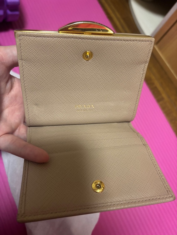 プラダ  （ブランドバッグ）の商品画像 - 査定依頼日：2025年6月16日 - 最高査定価格：15,000円