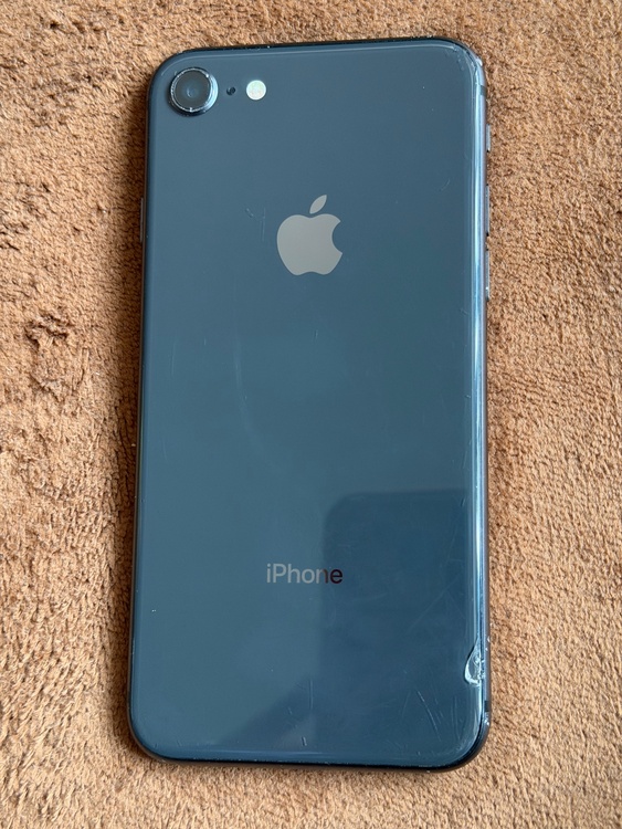 iPhone8（スマホ）の商品画像 - 査定依頼日：2026年3月3日 - 最高査定価格：5,500円