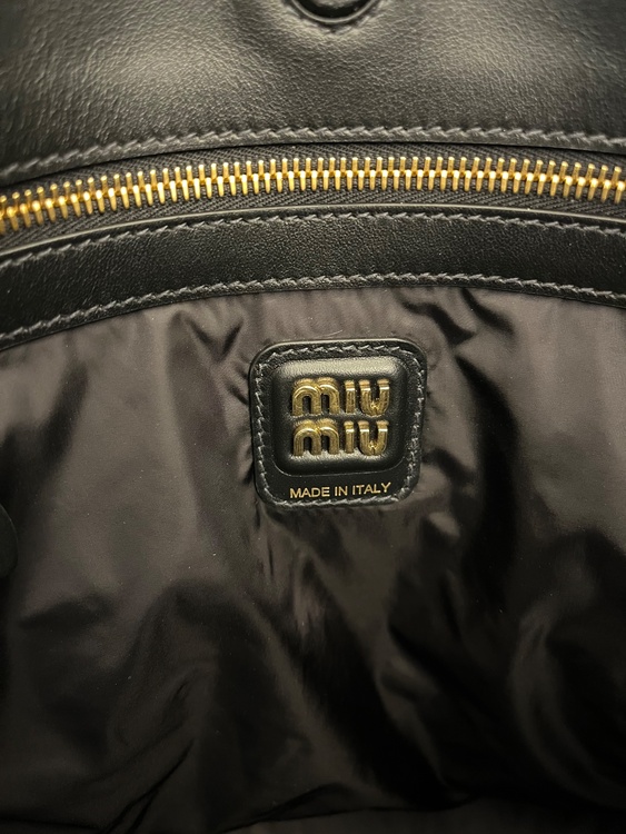 商品品番：5BC119_2CRW_F0002_V-OLN（古着・ファッション）の商品画像 - 査定依頼日：2025年12月8日 - 最高査定価格：100,000円