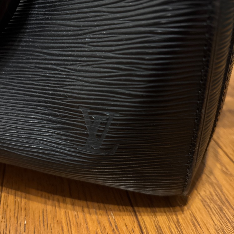 ルイヴィトン エピ （ブランドバッグ）の商品画像 - 査定依頼日：2025年11月4日 - 最高査定価格：50,000円