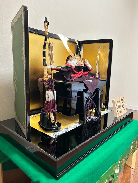 加藤鞆美作 1/3　源頼朝兜 作札あり（美術品・骨董品）の商品画像 - 査定依頼日：2026年4月7日 - 最高査定価格：3,000円