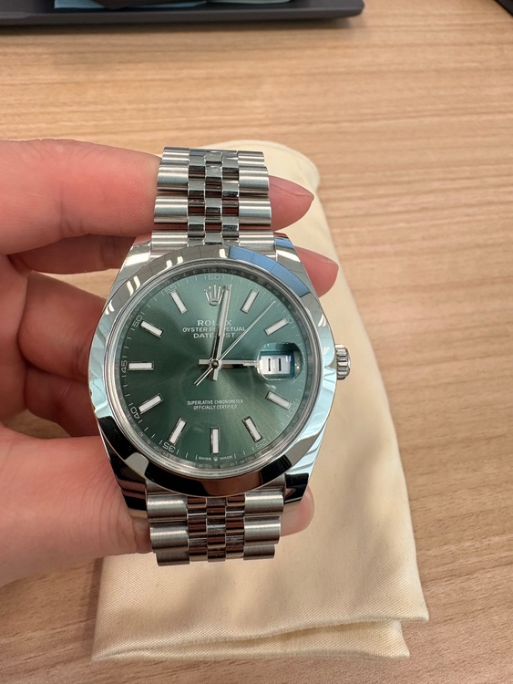 ロレックス デイトジャスト 126300（高級時計）の商品画像 - 査定依頼日：2026年1月11日 - 最高査定価格：1,740,000円