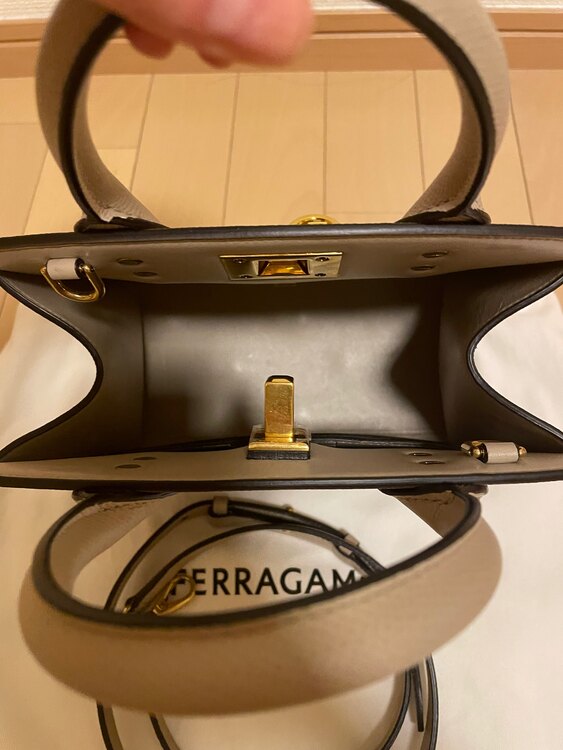 フェラガモ  （ブランドバッグ）の商品画像 - 査定依頼日：2025年2月26日 - 最高査定価格：49,000円