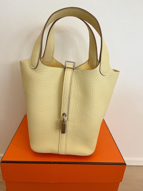 ピコタン pmサイズ 2025年刻印（ブランドバッグ）の商品画像 - 査定依頼日：2025年10月19日 - 最高査定価格：517,000円