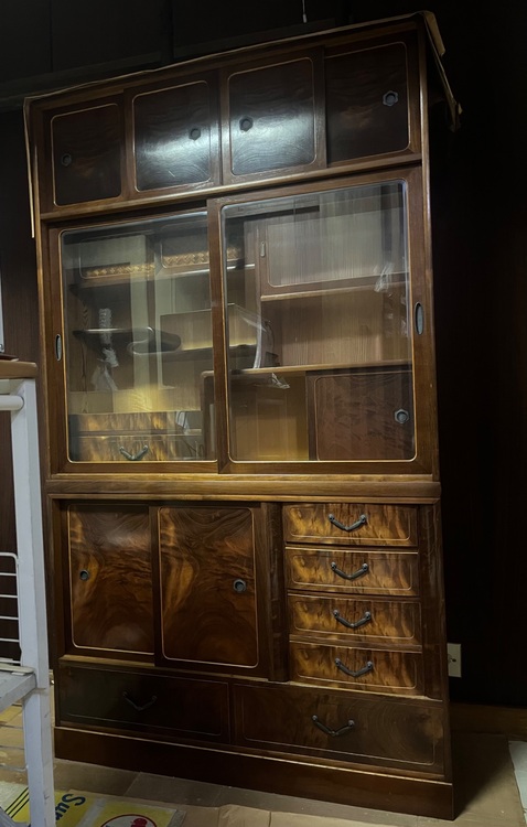 江戸指物の渡邊松太郎氏作の茶箪笥です。高さ158cm幅90cm奥行34cmです。（家具・寝具）の商品画像 - 査定依頼日：2025年10月20日 - 最高査定価格：5,000円