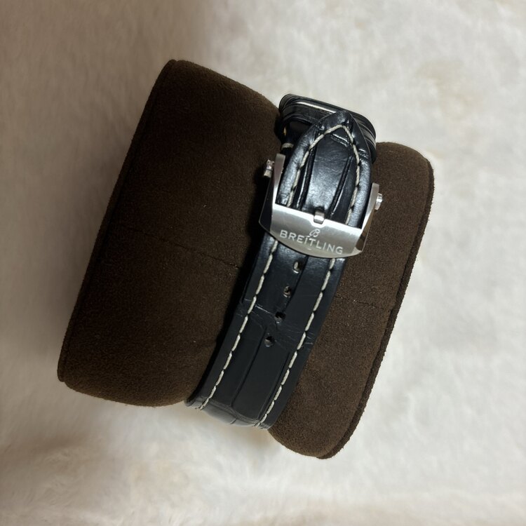 ブライトリング その他 AB011（高級時計）の商品画像 - 査定依頼日：2025年4月9日 - 最高査定価格：450,000円